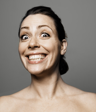 挤眉弄眼用手撑脸 一定要看的13个让你变丑的动作