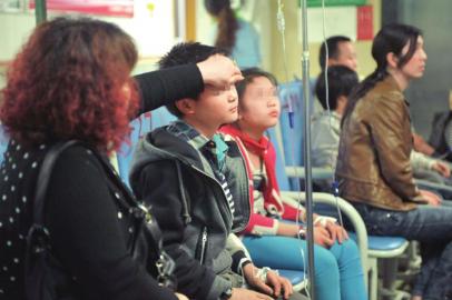 成都一小学生在校就餐后呕吐:肉汤有怪味