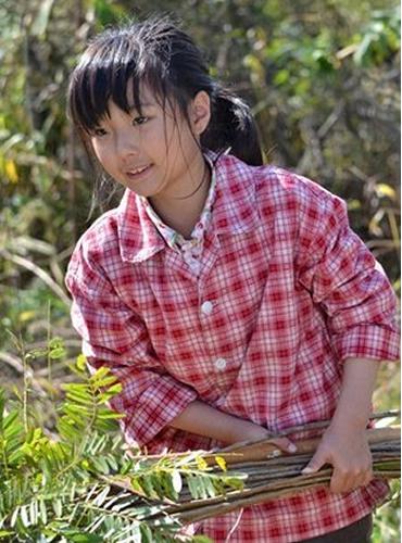 彭雨柔(妞妞),从小喜爱表演,京剧以及评剧,朗诵和声乐,热爱公益活动