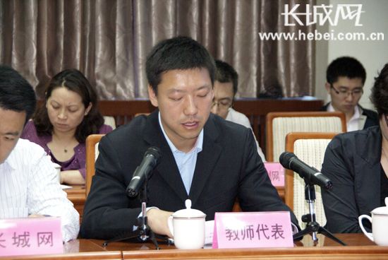 曲薇薇 摄长城网代表袁立朋.
