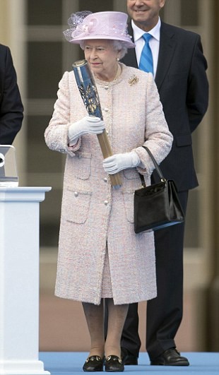 时尚icon:伊丽莎白女王的缤纷着装