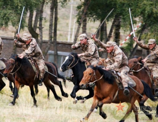 尽管骑兵部队作为一个兵种在解放军中消失,但全军象征