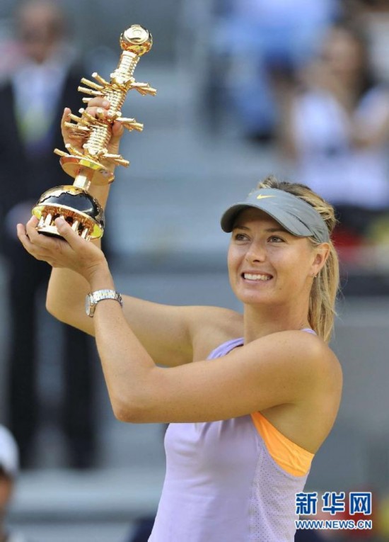 组图莎拉波娃首夺马德里赛冠军紫色战袍显优雅6