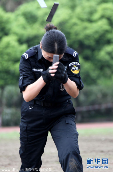 广安特警打邻水人图片图片