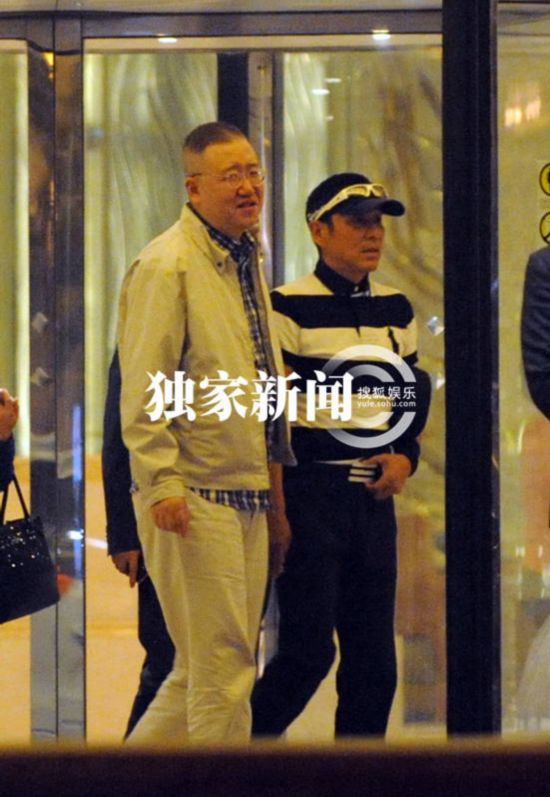 陈道明与英达吃饭勾肩搭背一路热聊组图8