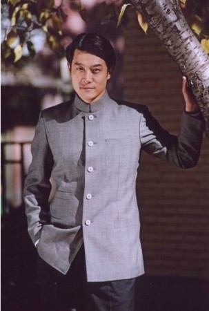 连小编也是看着非常面熟百度了一下,才知道他原来是京华烟云中孔立 