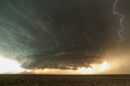 美国摄影家拍摄自然奇观之超级风暴(图)【4】