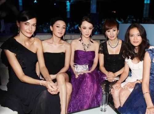 聚光灯下的"真相" 30组最有心机的女星合照【11】