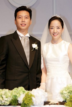 韩女星豪门生活 李英爱住百亿别墅 金喜善经营美容院