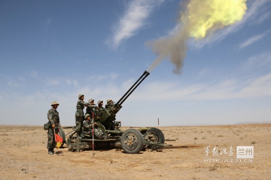 解放军炮兵装备多:实射重炮高炮防空反坦克导弹【6】
