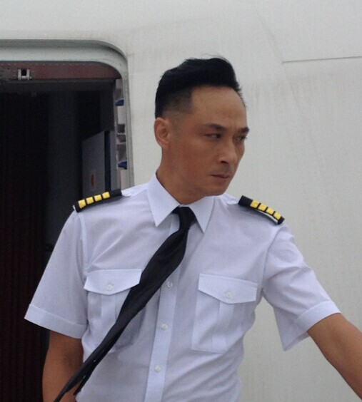 吴镇宇在《冲上云霄》中饰演的帅酷机长令人印象深刻