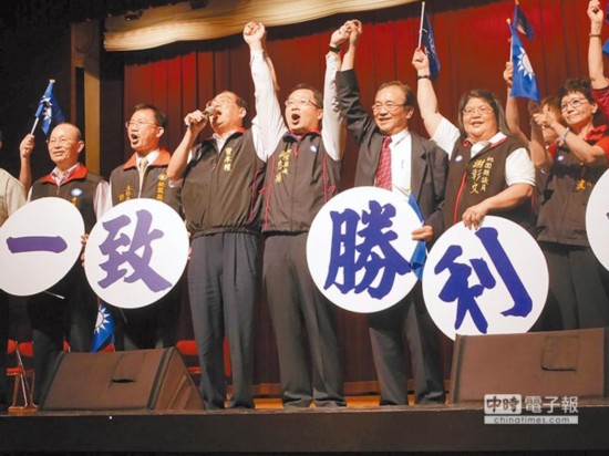 市长暨市议员提名同志介绍恳托会,逾1500名党员高举党旗齐心加油打气