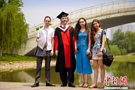 捷克留学生中医求学十年妻子手绘博士论文插图图