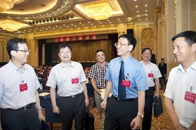 曹建明:充分发挥法学专家智力支持作用 共同研究解决检察工作重大问题