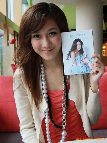 网友跪求时光倒流回去:曾经貌美却越长越丑的十大女星(图)【9】