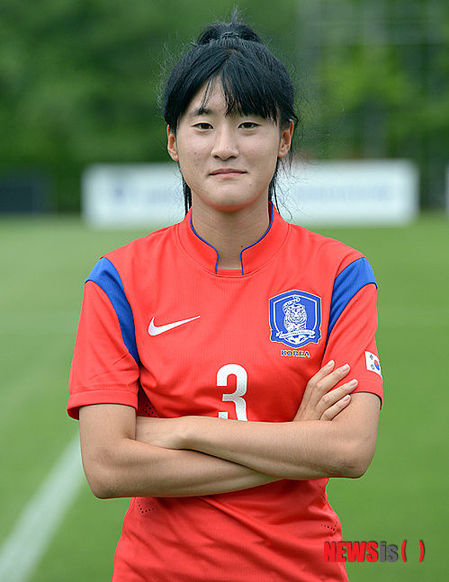 韩国女足标准照曝光 网友吐槽:这才是真正韩国人