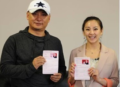 奶茶妹妹刘强东同居酒店赴宴见家长疑好事将近 紧抱相