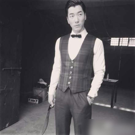 张亮手拿砍刀硬气逼人_文娱新闻_淄博大众网