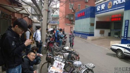 众多媒体蹲点三里屯派出所