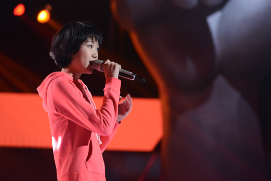 《中国好声音》迎来了一位特别的选手——16岁的北京女孩李文琦