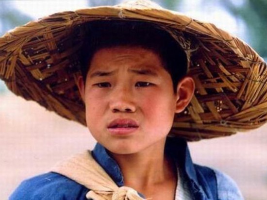 还记得当年的《小兵张嘎》吗?那个憨憨傻傻的抗日少年.