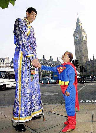 印度8岁男童巨手似熊掌 揭秘令人震惊的奇闻异事