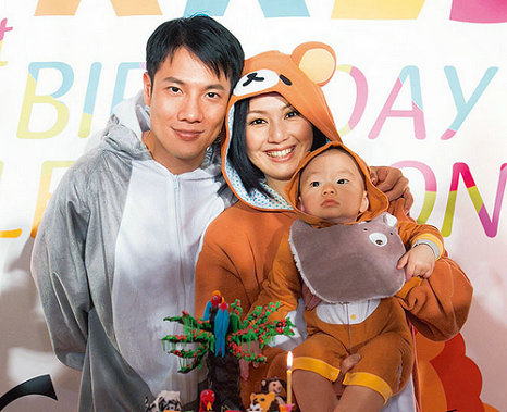 杨千嬅送儿子入学 教室外旁听曾为择校通宵【2】