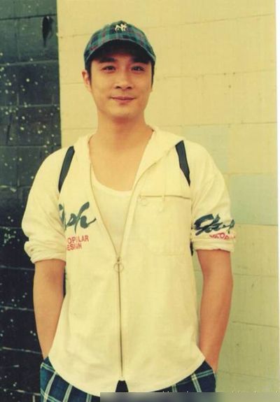 吴镇宇年轻阳光(4 /4张)