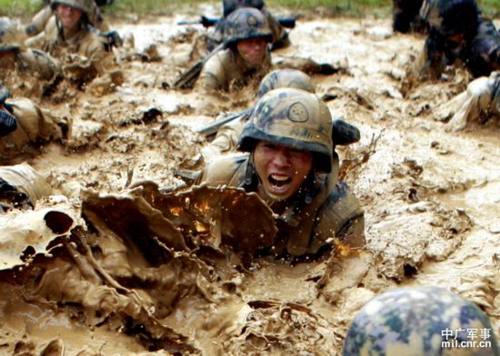 中国特种兵极限训练挺吓人或被强摁在水中憋气【6】