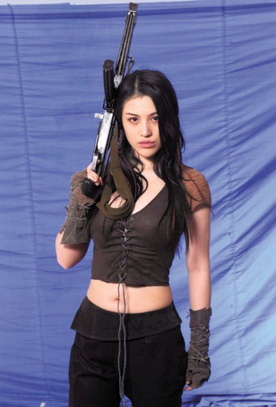 葛天在《剿匪英雄》中造型性感