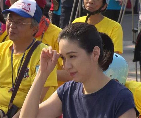 蔡依珊怕晒被指"娇滴滴" 连胜文:勿打击她     据台湾tvbs新闻台报道