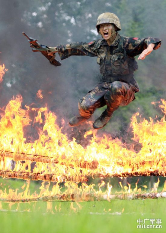 解放军特种兵残酷训练现场 极限训练吓人【3】