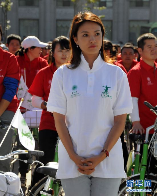 刘芳菲参加长白山千人公益骑行活动2