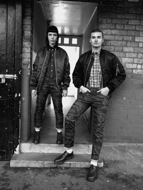 男性光头党们喜欢用西装外套,哈灵顿夹克以及蓝色牛仔外套来武装