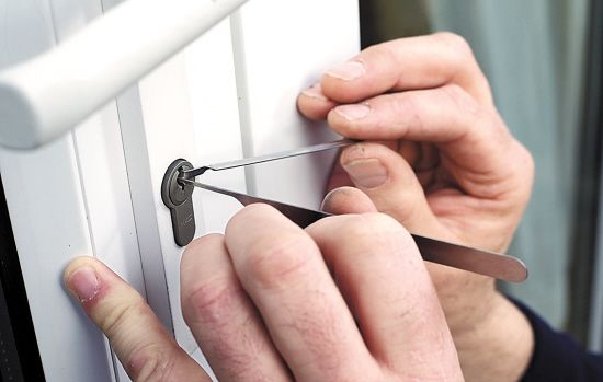 揭秘开锁牛人:常协助法院处理被抵押房产【3】