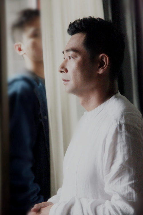 赵文卓《全城通缉》剧照 白衣飘逸似太极宗师【2】