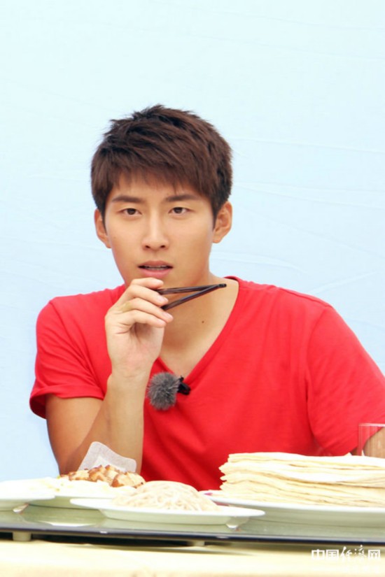 窦骁综艺首秀登《奔跑吧兄弟》 "老三"原来是运动型男【2】