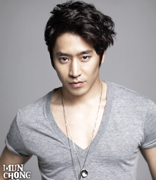 男子组合神话成员:eric