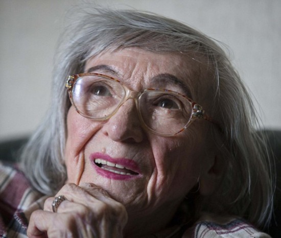 人民网四川频道     96岁老妇回忆为希特勒试毒内幕,称每一口菜都可能