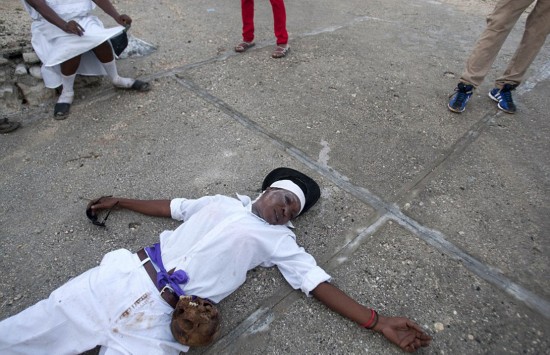 拉美民众庆祝4000年历史亡灵节 纪念死去亲人【组图】【4】