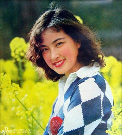 刘晓庆珍贵旧照曝光:模样清纯笑容甜美(图)【35】