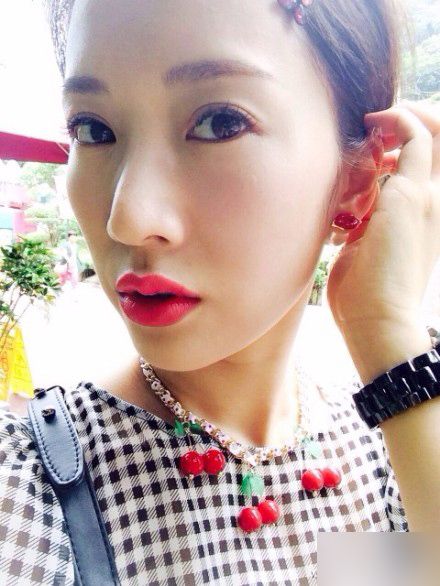 李念童趣自拍 皮肤光滑被赞人妻好靓丽