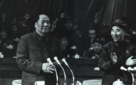 1969年4月,毛泽东,林彪在中共九大主席台上.