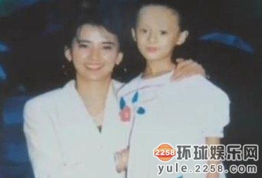 姨奶奶胡慧中与年幼时的孙俪合影