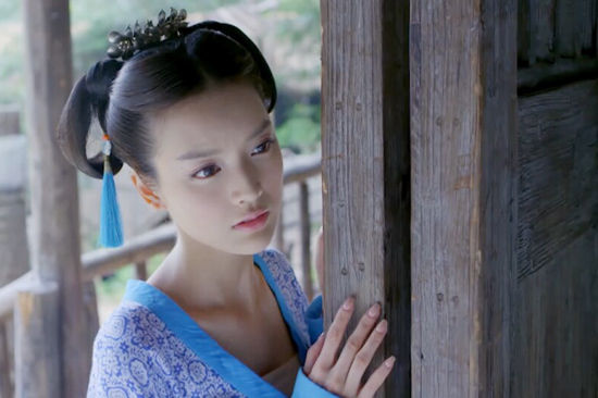 《美人制造》叶子淇饰演"蠢萌"的美少女兰儿 引张哲瀚为爱折腰