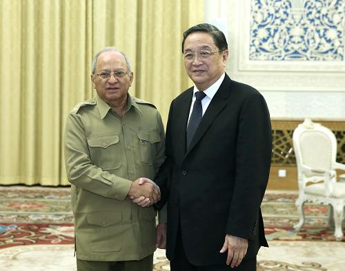 俞正声会见古巴革命武装力量部部长