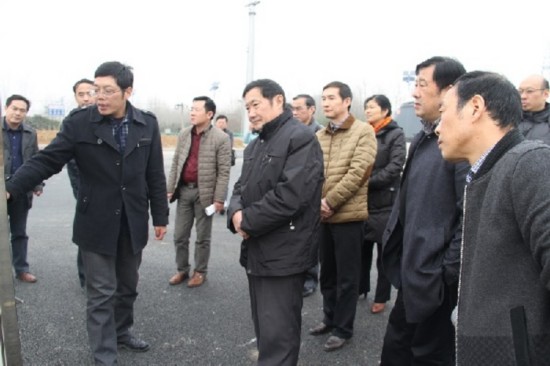 市人大常委会党组副书记,副主任秦钢昌率省,市人大代表,深入我南谯区