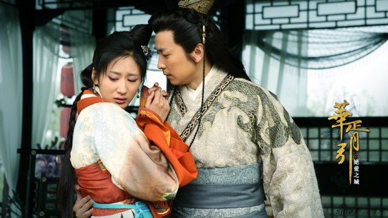 片方曝光"十三月"篇精美剧照,郭珍霓分饰的孪生姐妹,周旋在保剑锋与
