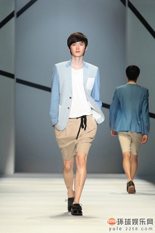 盘点爱搭档小鲜肉的女明星 朴信惠赵丽颖林心如