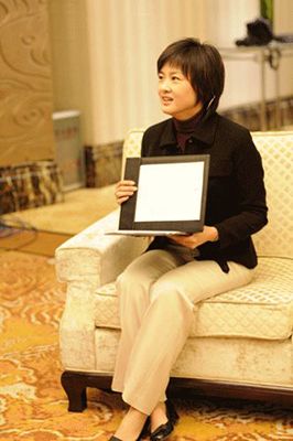 央视主播李小萌再斥谣言称从没有干爹图4